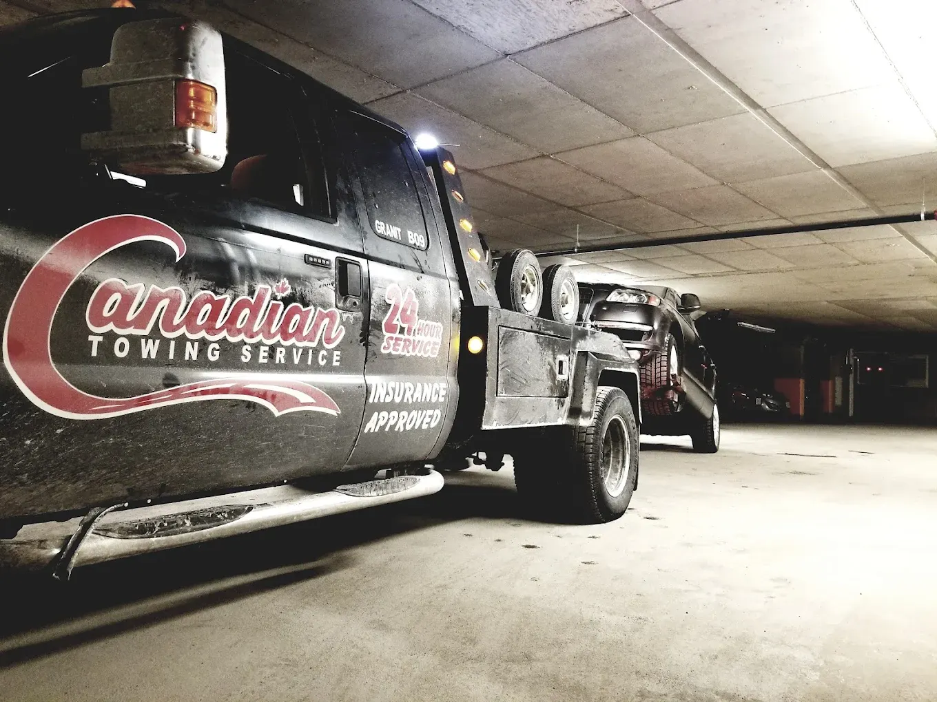 Canadian Towing truck on a job in Ottawa